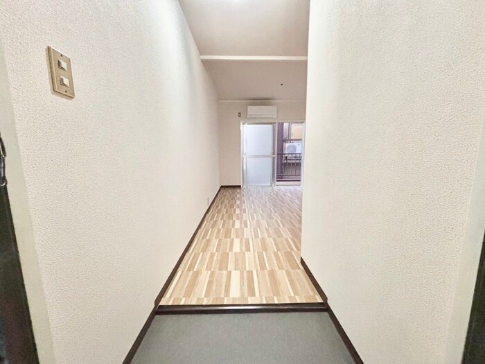 物件内観写真7　(玄関)