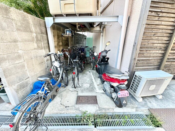 物件外観写真4　(駐輪場)