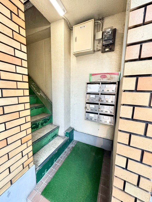 物件外観写真5　(エントランス部分)