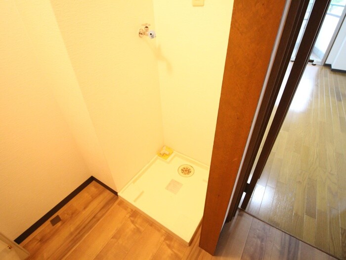 物件内観写真13　(洗濯機置場)