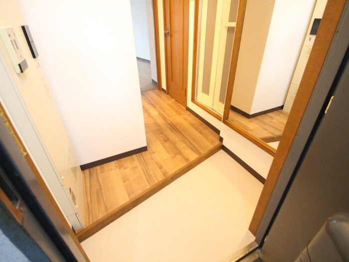 物件内観写真18　(玄関)