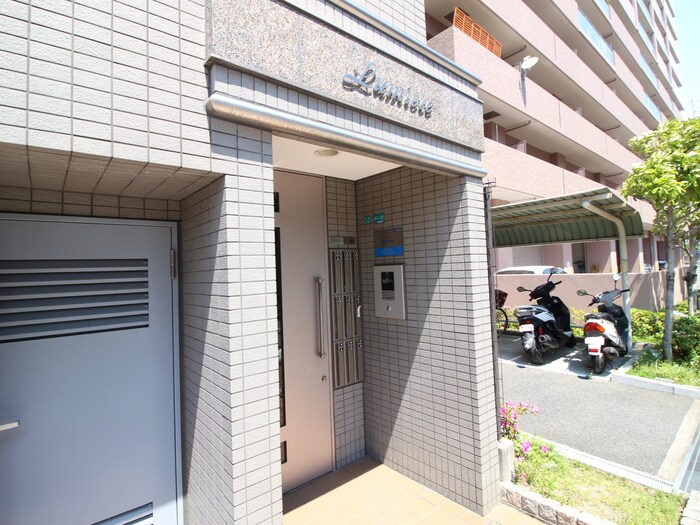 物件外観写真3　(エントランス部分)