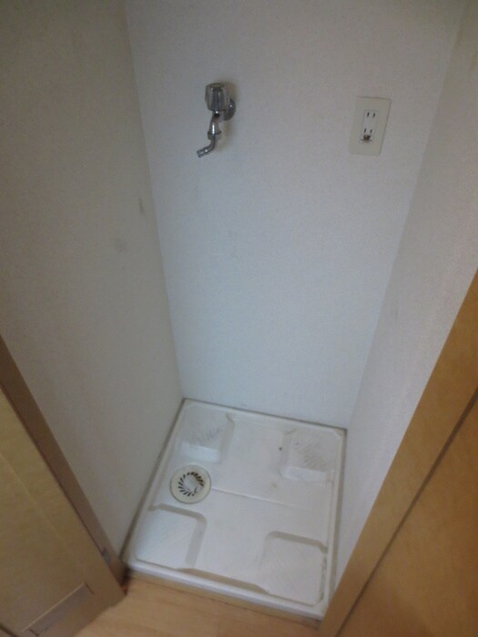 物件内観写真14　(洗濯機置場)