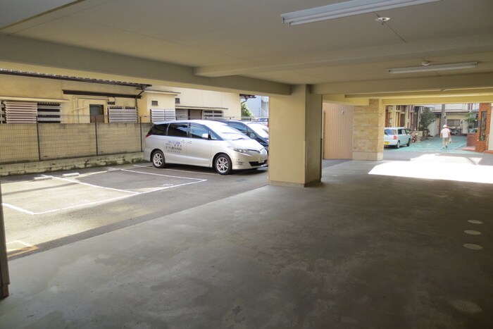 物件外観写真5　(駐車場)