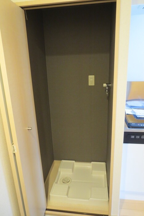 物件内観写真10　(洗濯機置場)