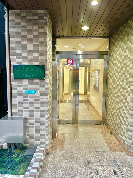 物件外観写真2　(エントランス部分)