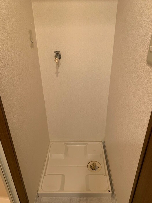 物件内観写真18　(洗濯機置場)