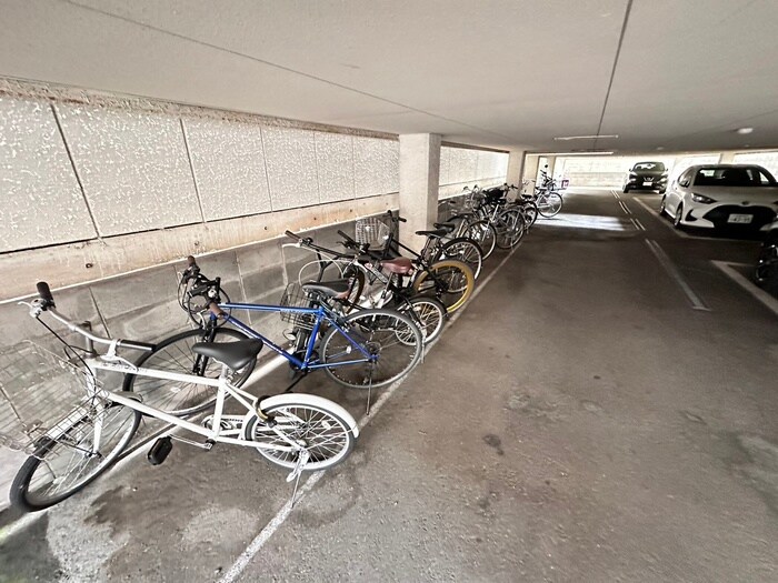 物件外観写真3　(駐車場)