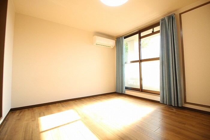 物件内観写真13　(居室)