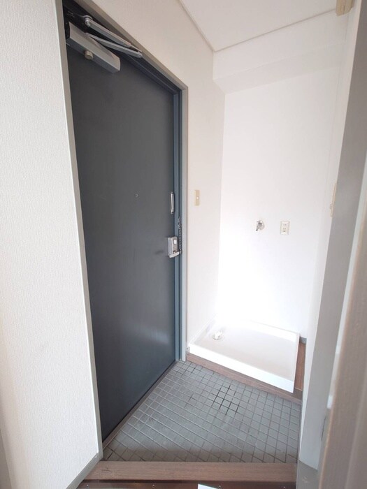 物件内観写真16　(玄関)