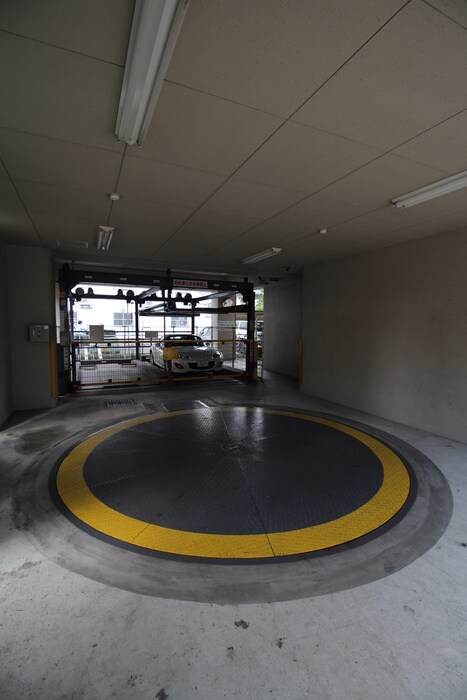 物件外観写真3　(駐車場)