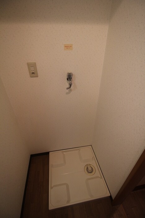 物件内観写真10　(洗濯機置場)