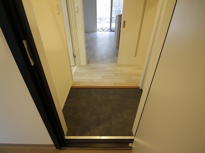 物件内観写真7　(玄関)