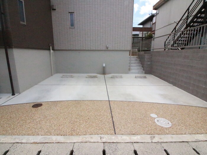 物件外観写真6　(駐車場)
