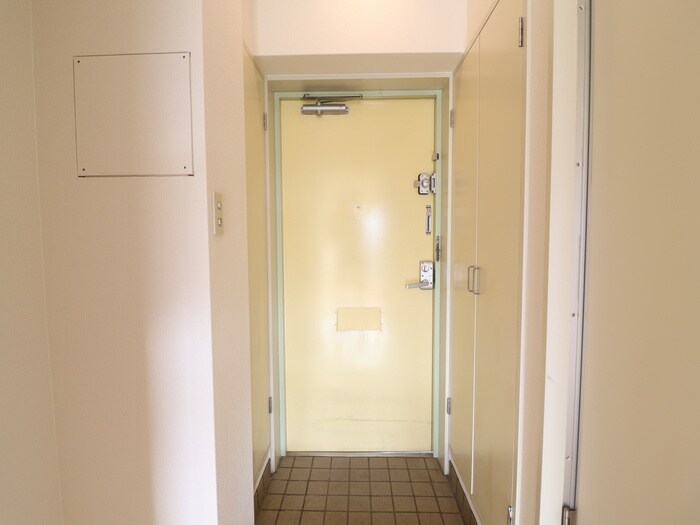 物件内観写真13　(玄関)