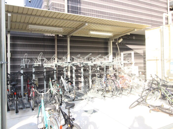物件外観写真4　(駐輪場)