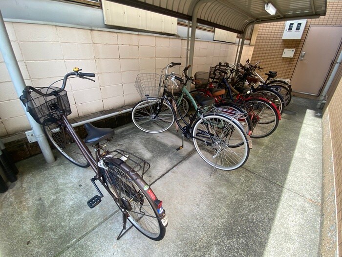 物件外観写真5　(駐輪場)