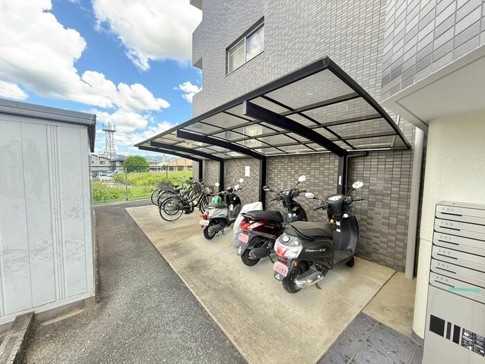 物件外観写真3　(駐輪場)