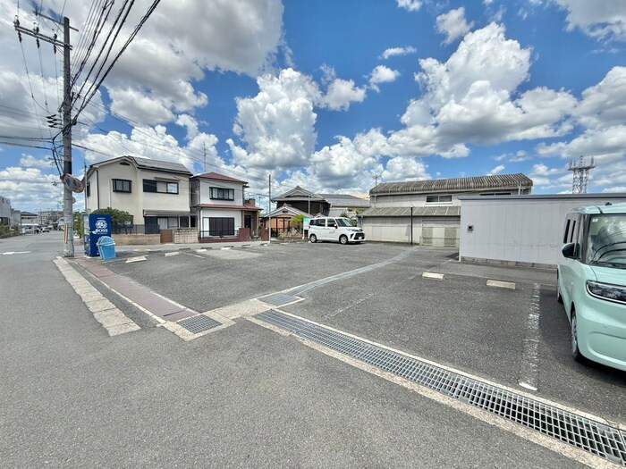 物件外観写真4　(駐車場)