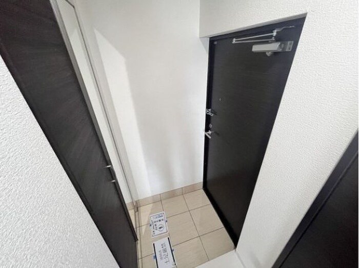 物件内観写真10　(玄関)