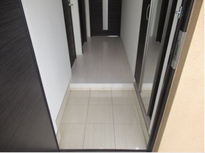 物件内観写真11　(玄関)