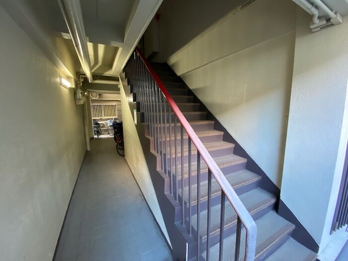 物件外観写真5　(エントランス部分)