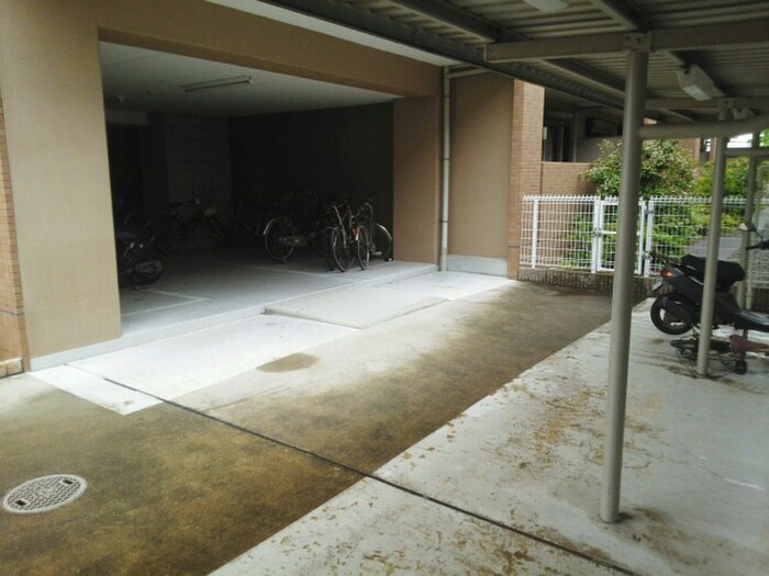 物件外観写真5　(駐輪場)