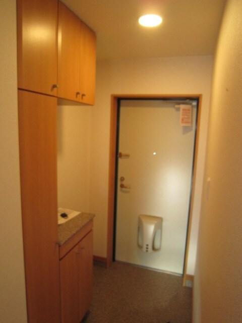 物件内観写真10　(玄関)