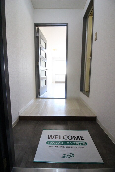 物件内観写真12　(玄関)