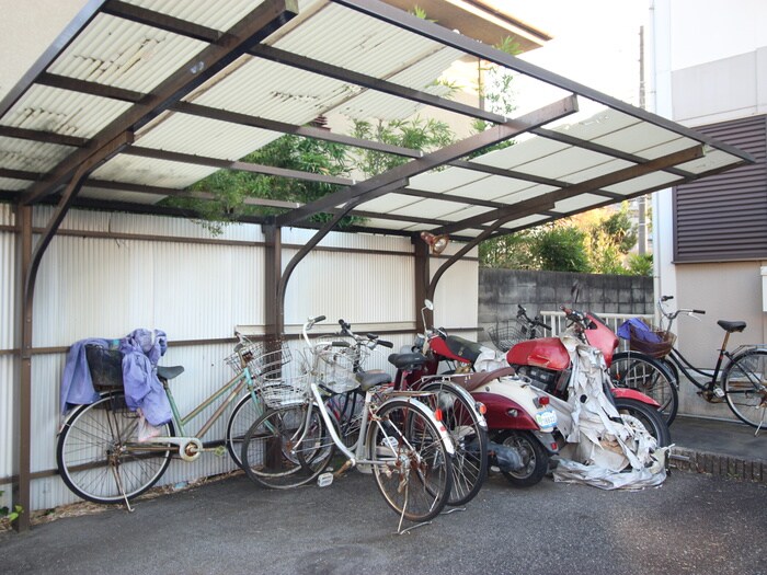 物件外観写真3　(駐輪場)