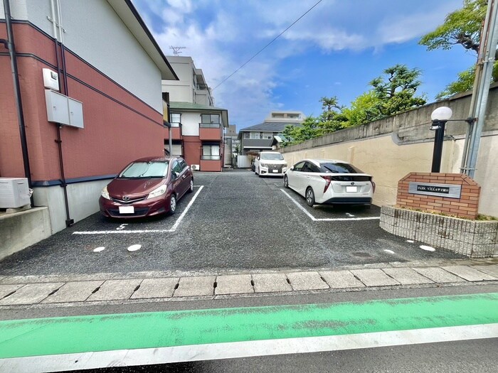 物件外観写真4　(駐車場)