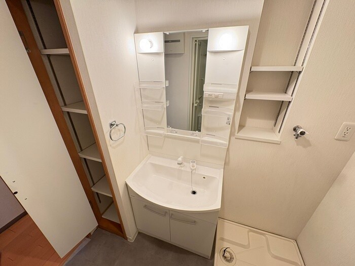 物件内観写真11　(洗面)