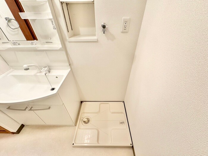 物件内観写真12　(洗濯機置場)