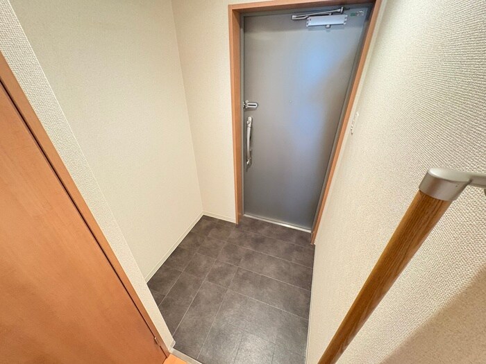 物件内観写真17　(玄関)