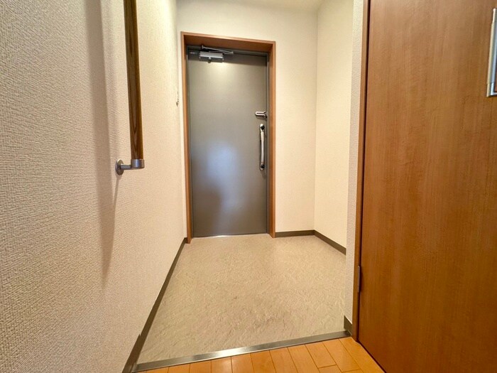 物件内観写真18　(玄関)