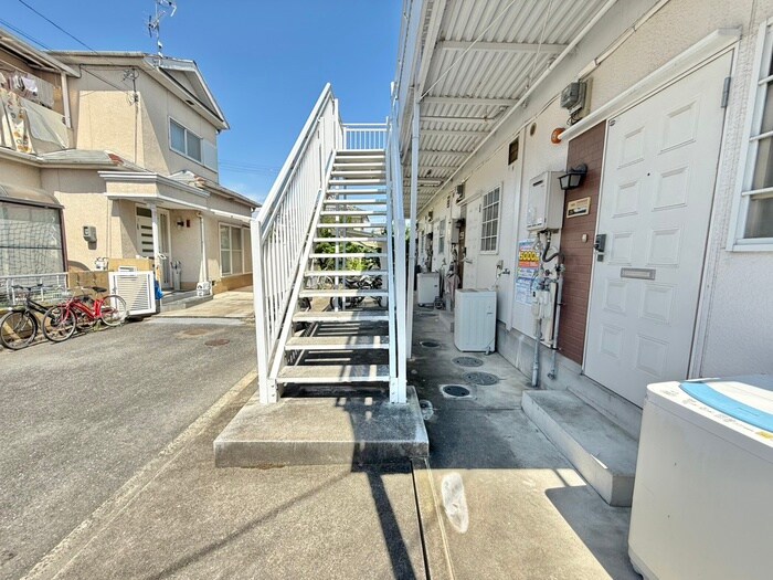 物件外観写真3　(エントランス部分)