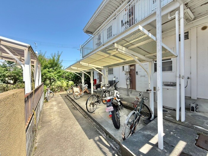 物件外観写真4　(駐輪場)