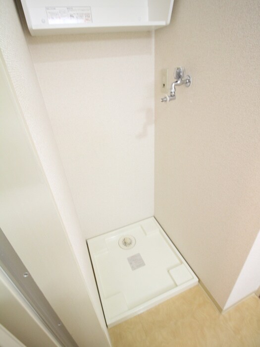 物件内観写真14　(洗濯機置場)