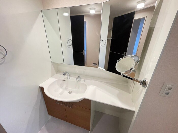 物件内観写真11　(洗面)