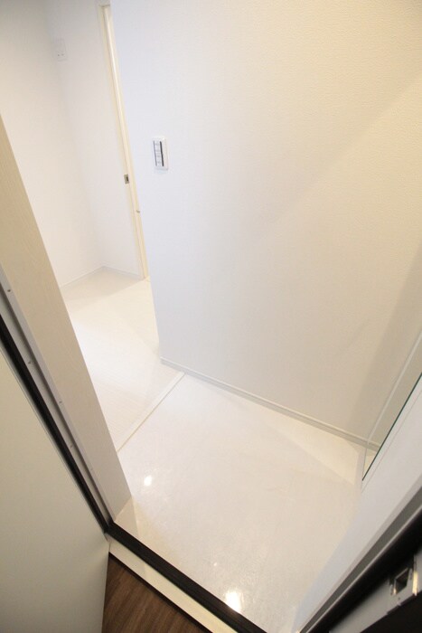 物件内観写真7　(玄関)
