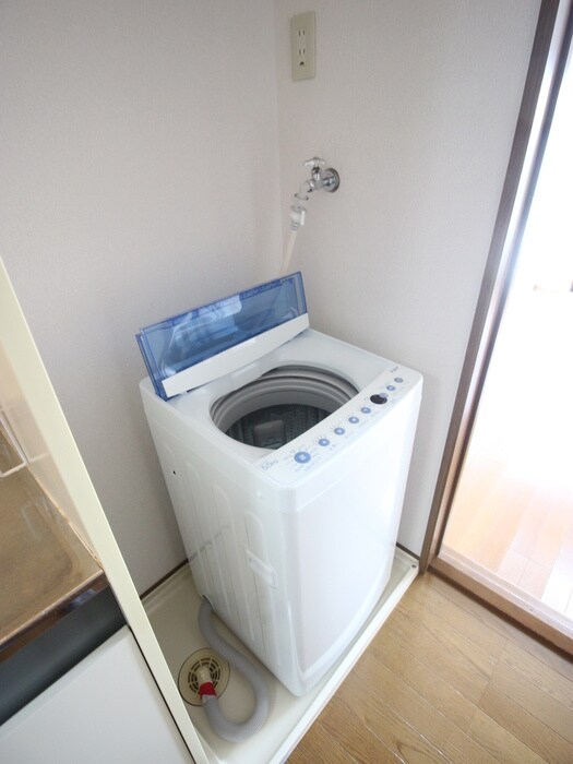 物件内観写真13　(洗濯機置場)