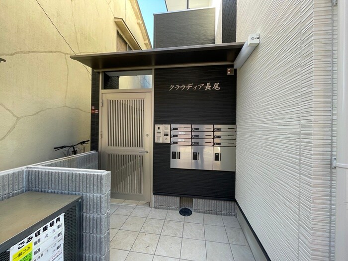 物件外観写真4　(エントランス部分)