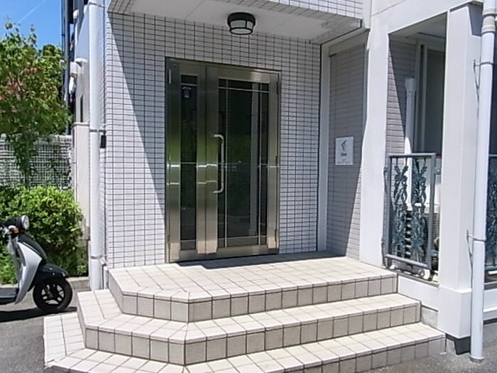 物件外観写真4　(エントランス部分)