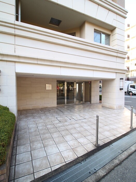 物件外観写真5　(エントランス部分)