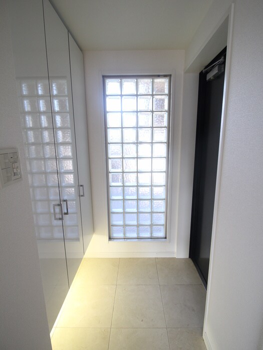 物件内観写真15　(玄関)
