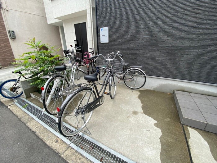 物件外観写真3　(駐輪場)