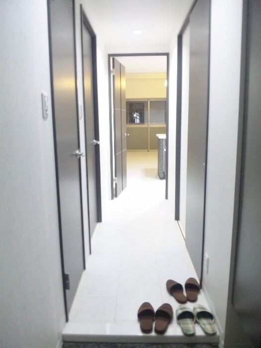 物件内観写真12　(玄関)