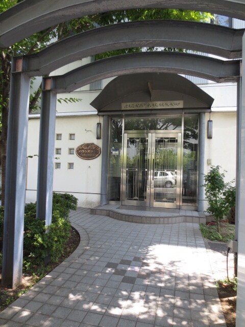 物件外観写真2　(エントランス部分)