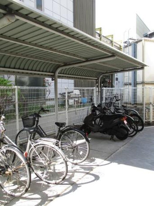 物件外観写真4　(駐輪場)