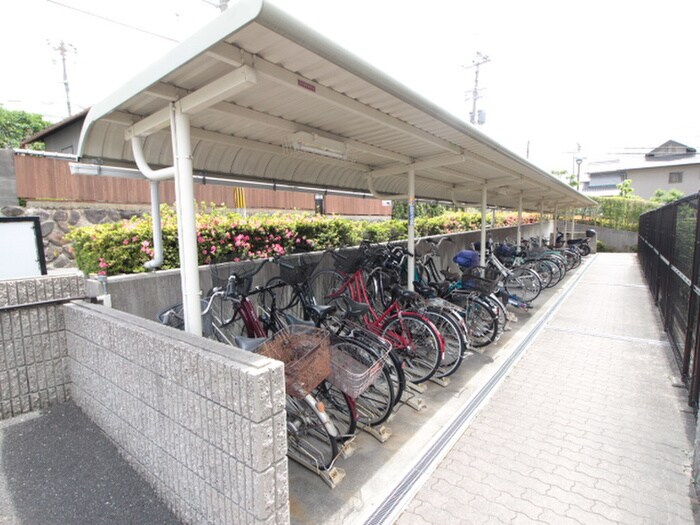 物件外観写真3　(駐輪場)